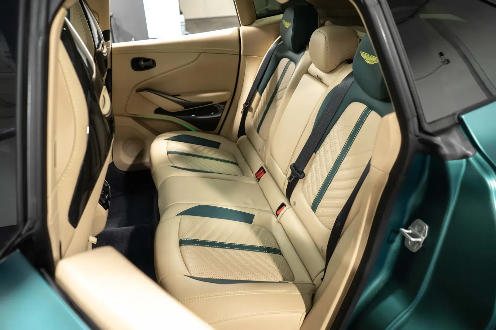 2023 Aston Martin DBX707