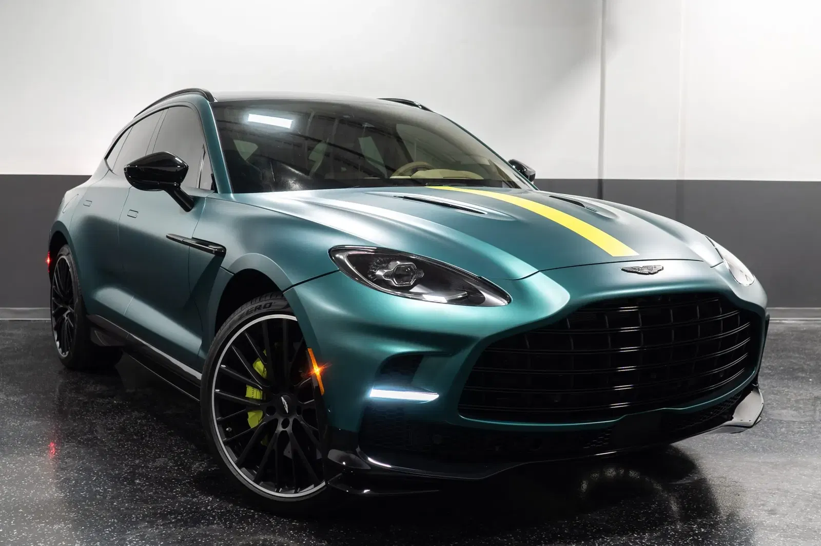 2023 Aston Martin DBX707