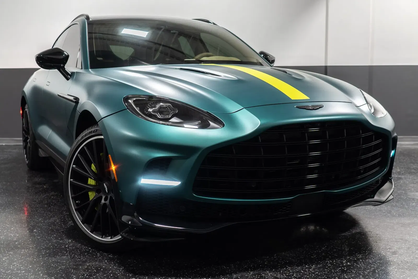 2023 Aston Martin DBX707