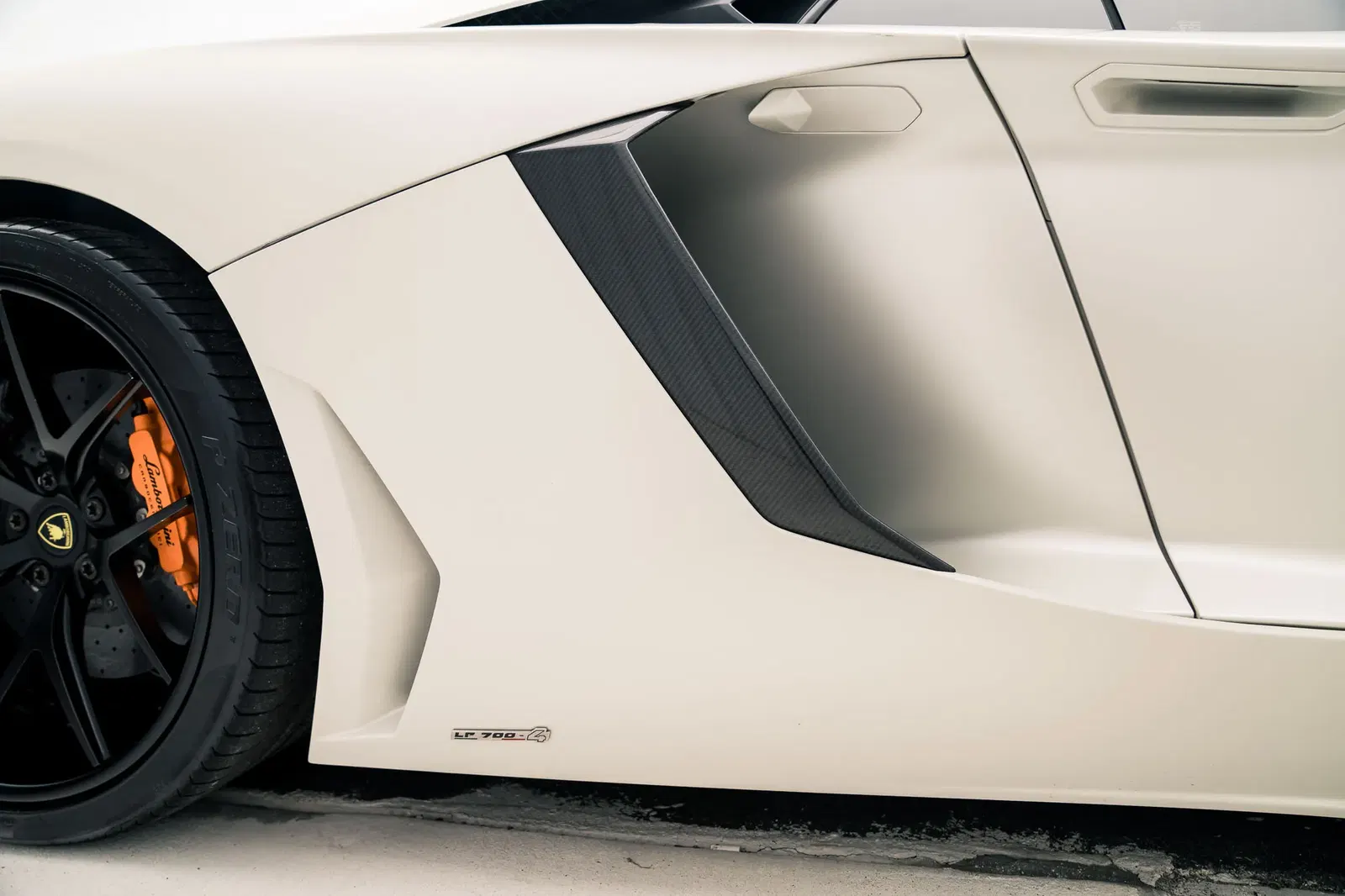 9k-Mile 2014 Lamborghini Aventador LP700-4 Roadster