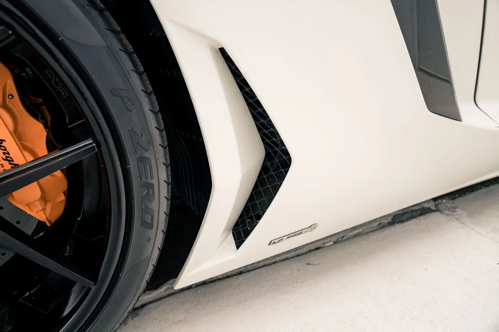 9k-Mile 2014 Lamborghini Aventador LP700-4 Roadster