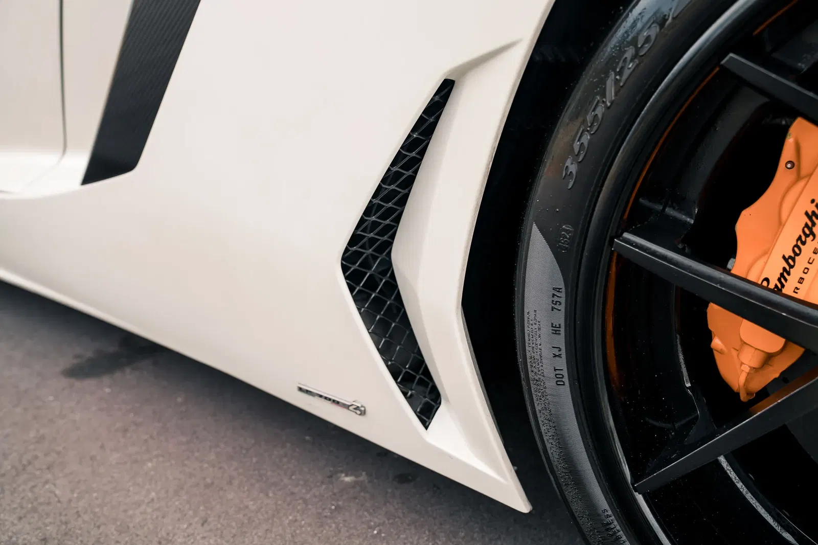 9k-Mile 2014 Lamborghini Aventador LP700-4 Roadster