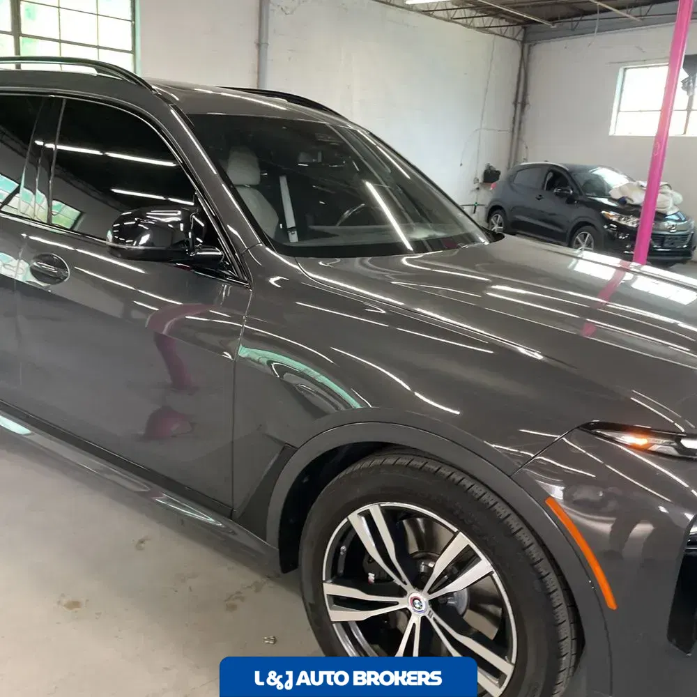2023 BMW X7 M60i