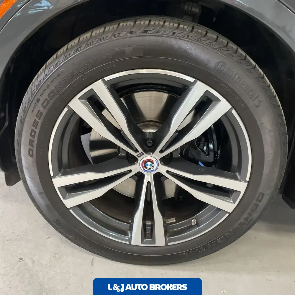 2023 BMW X7 M60i