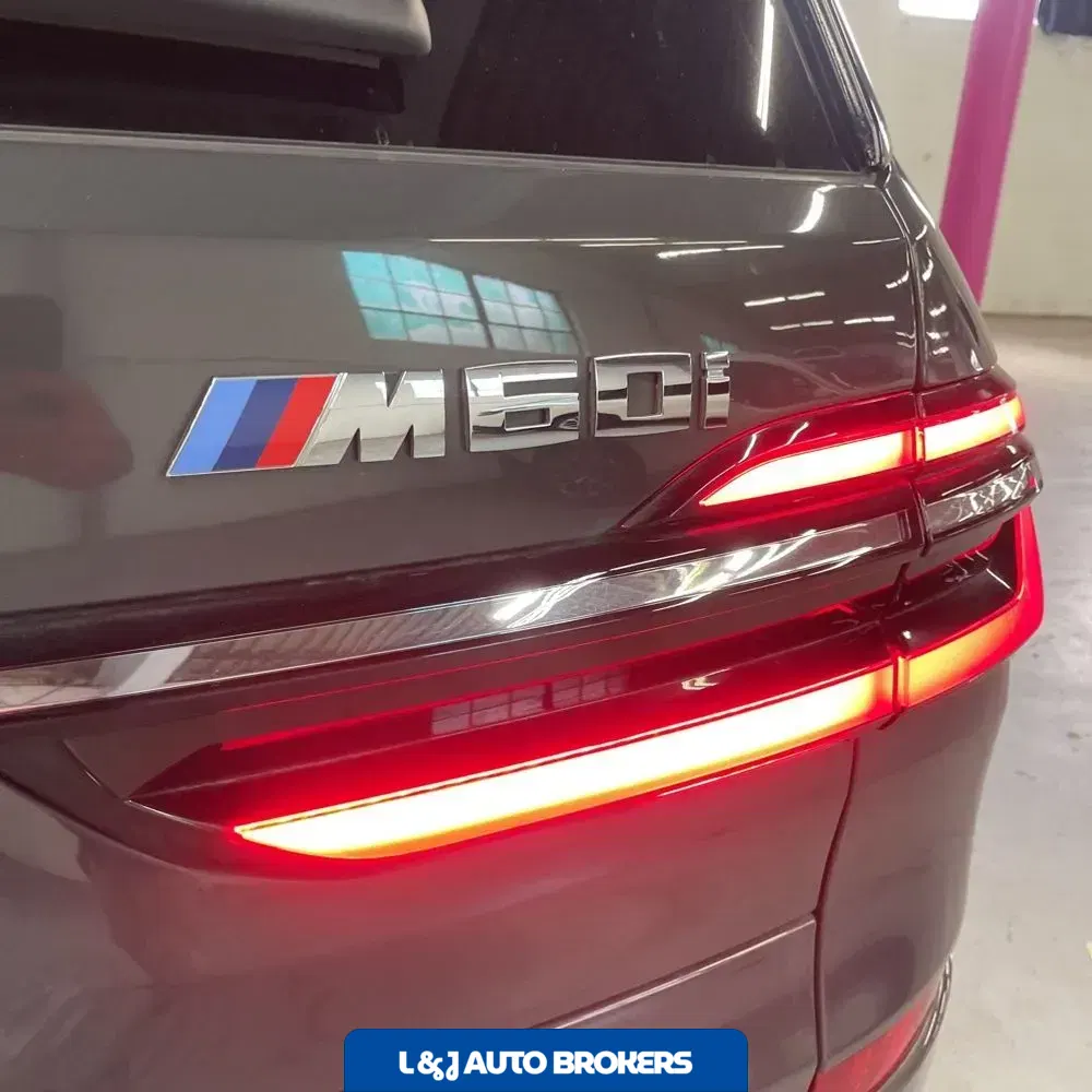 2023 BMW X7 M60i