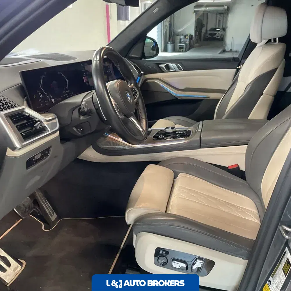 2023 BMW X7 M60i