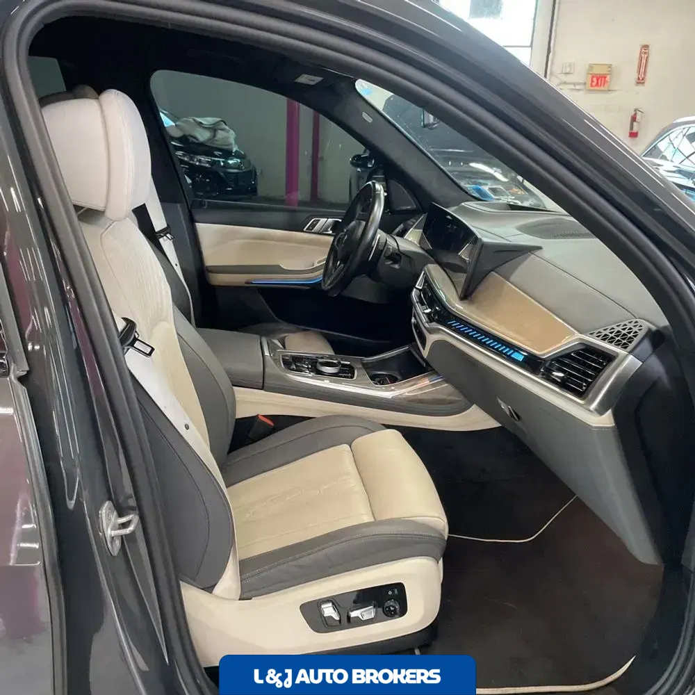2023 BMW X7 M60i