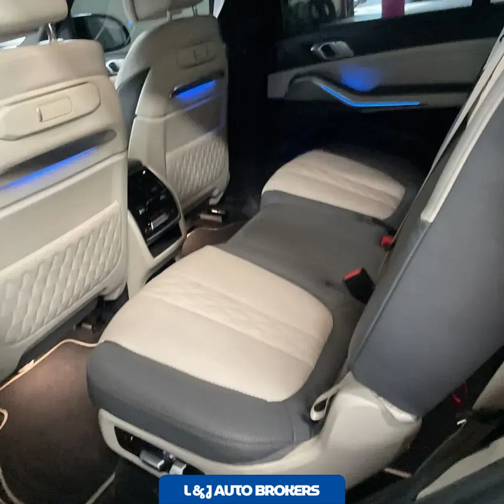 2023 BMW X7 M60i