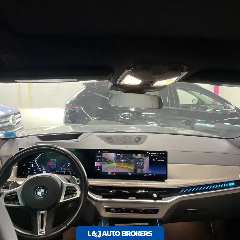 2023 BMW X7 M60i