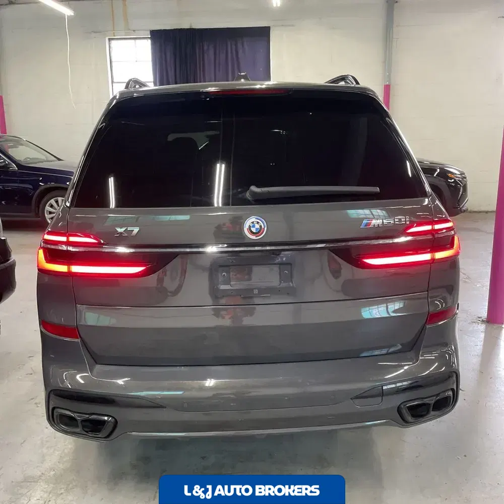 2023 BMW X7 M60i