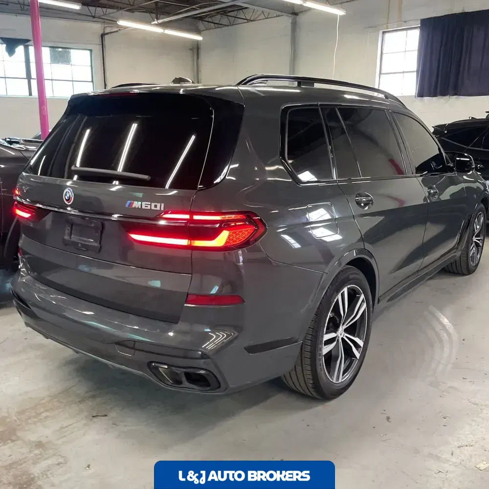 2023 BMW X7 M60i