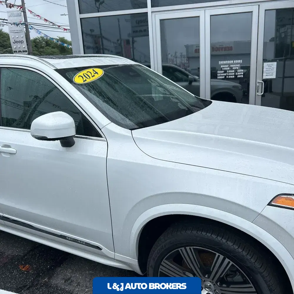 2024 Volvo XC90 T8 - Plus PHEV
