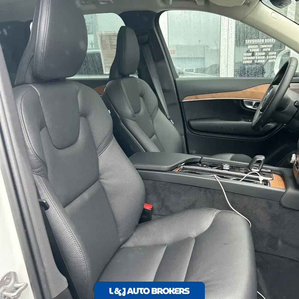 2024 Volvo XC90 T8 - Plus PHEV