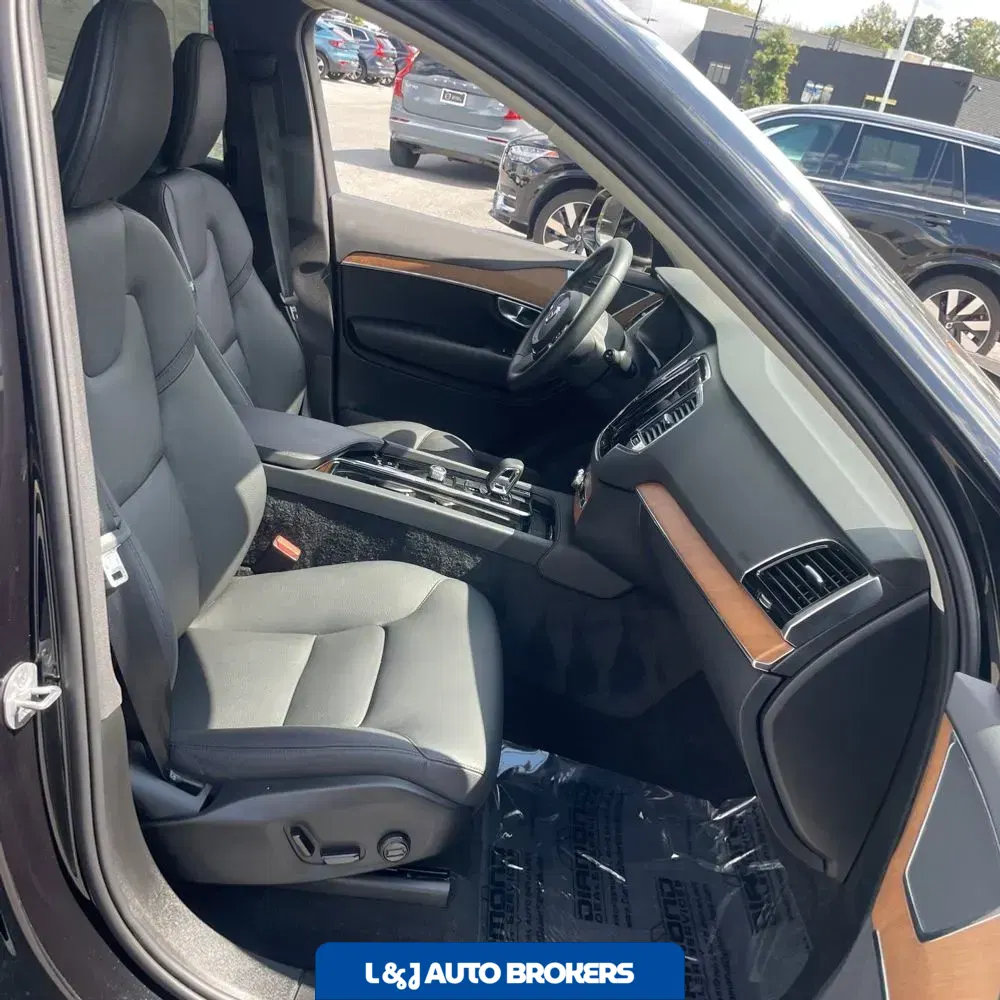 2024 Volvo XC90 T8 - Plus PHEV