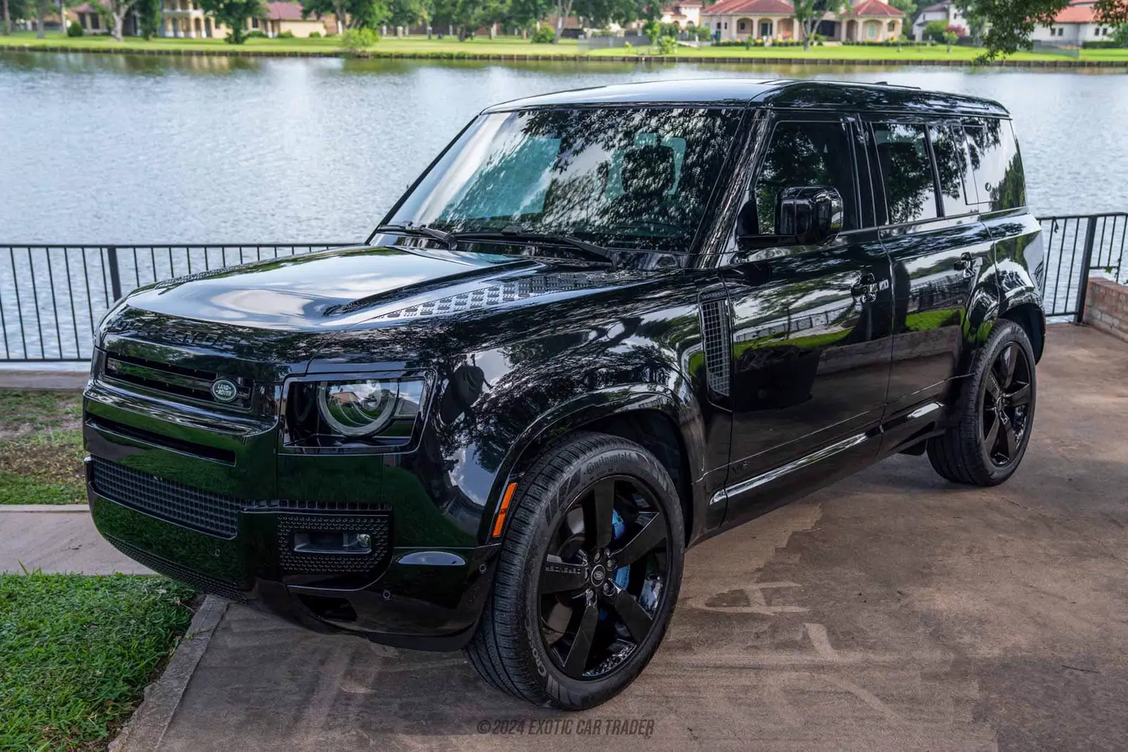2022 Land Rover Defender 110 110 V8 Bond Edition