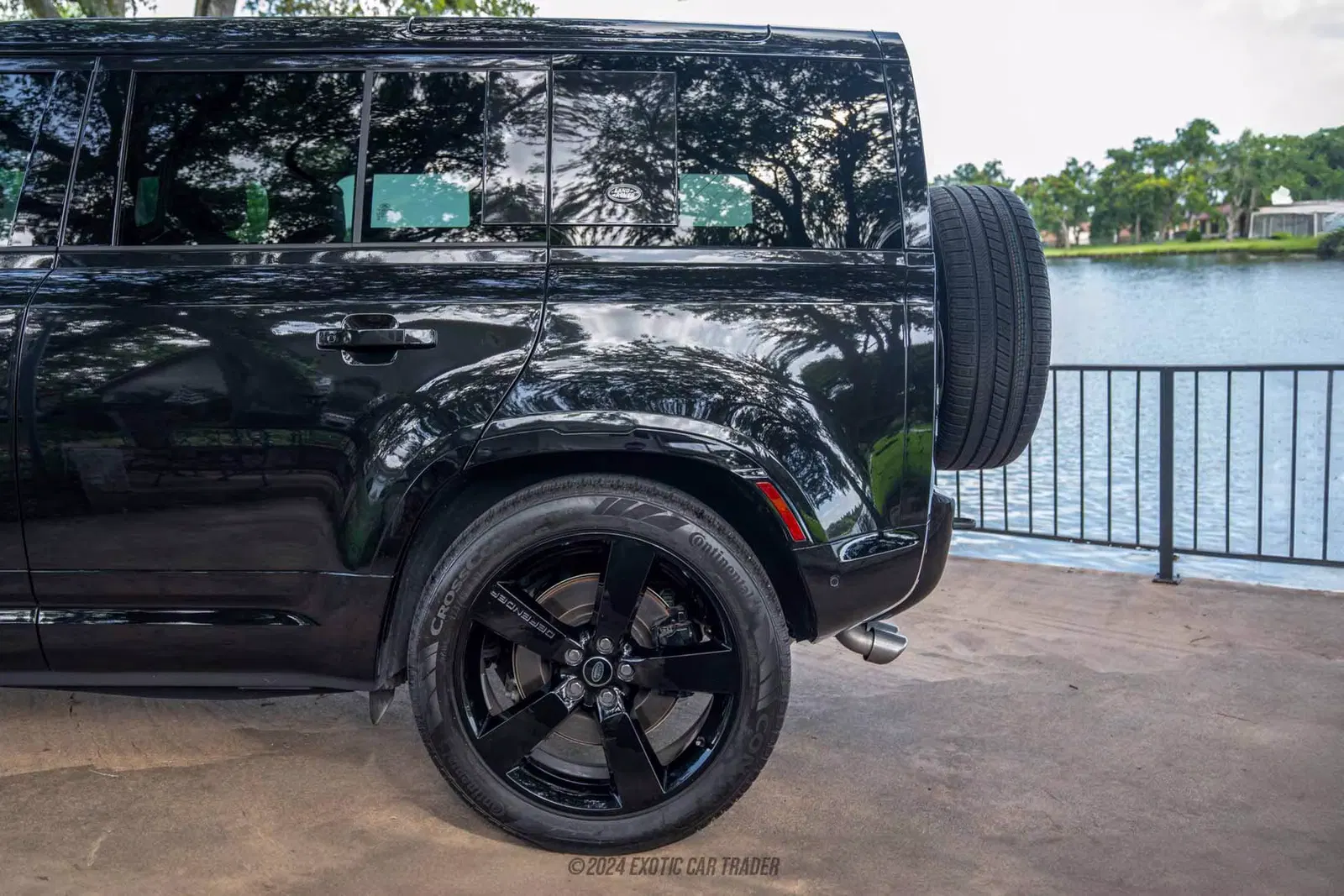 2022 Land Rover Defender 110 110 V8 Bond Edition
