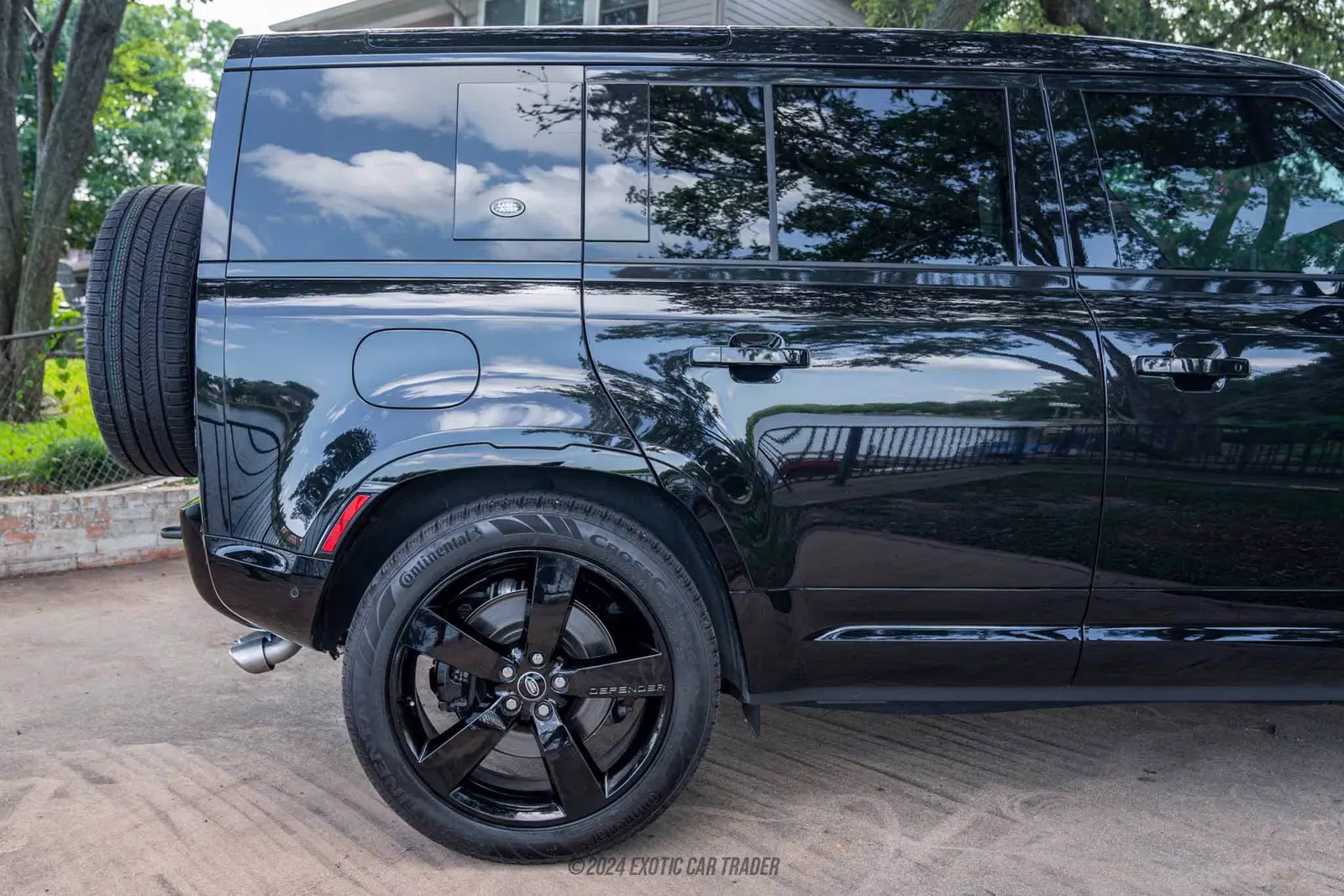 2022 Land Rover Defender 110 110 V8 Bond Edition