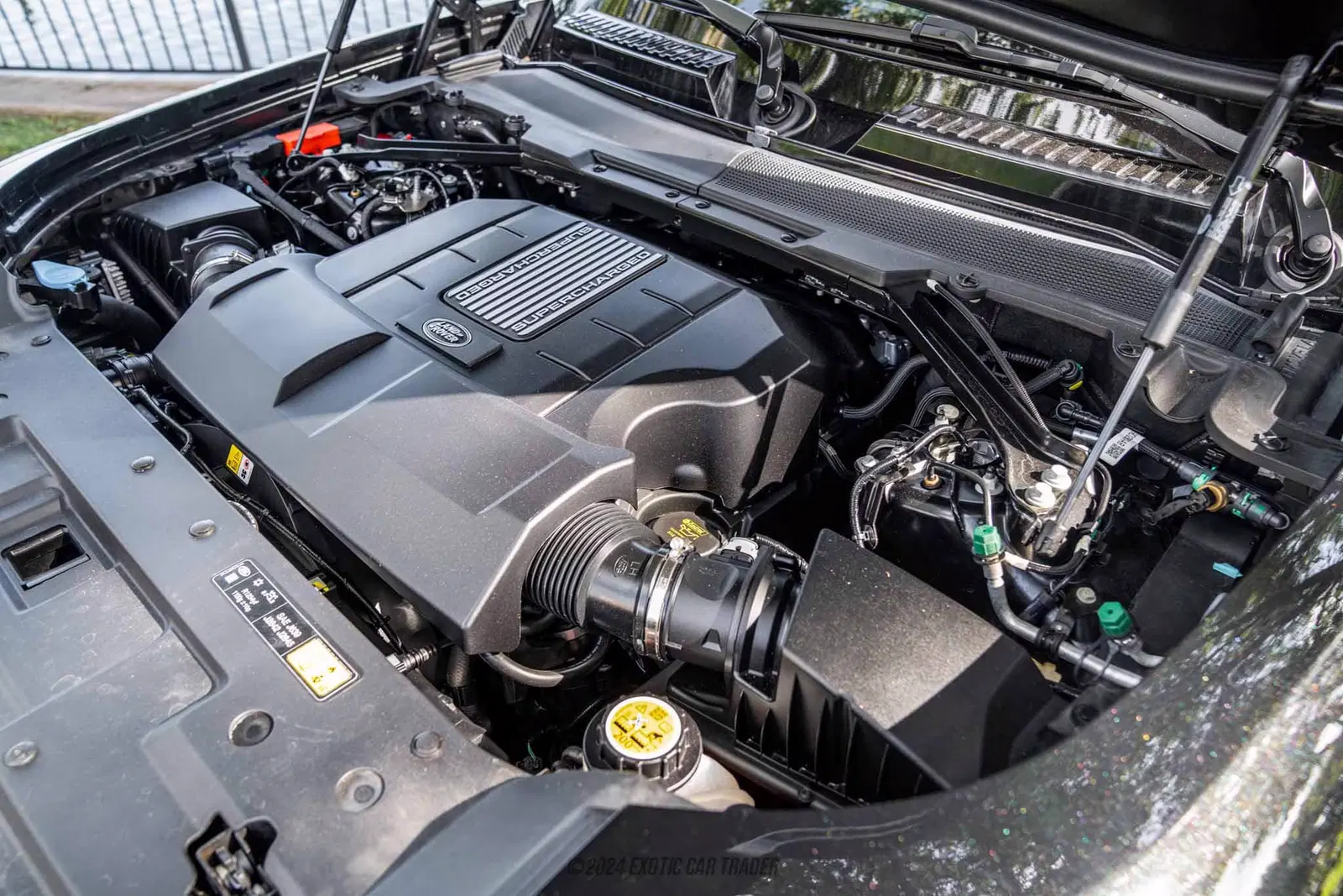 2022 Land Rover Defender 110 110 V8 Bond Edition