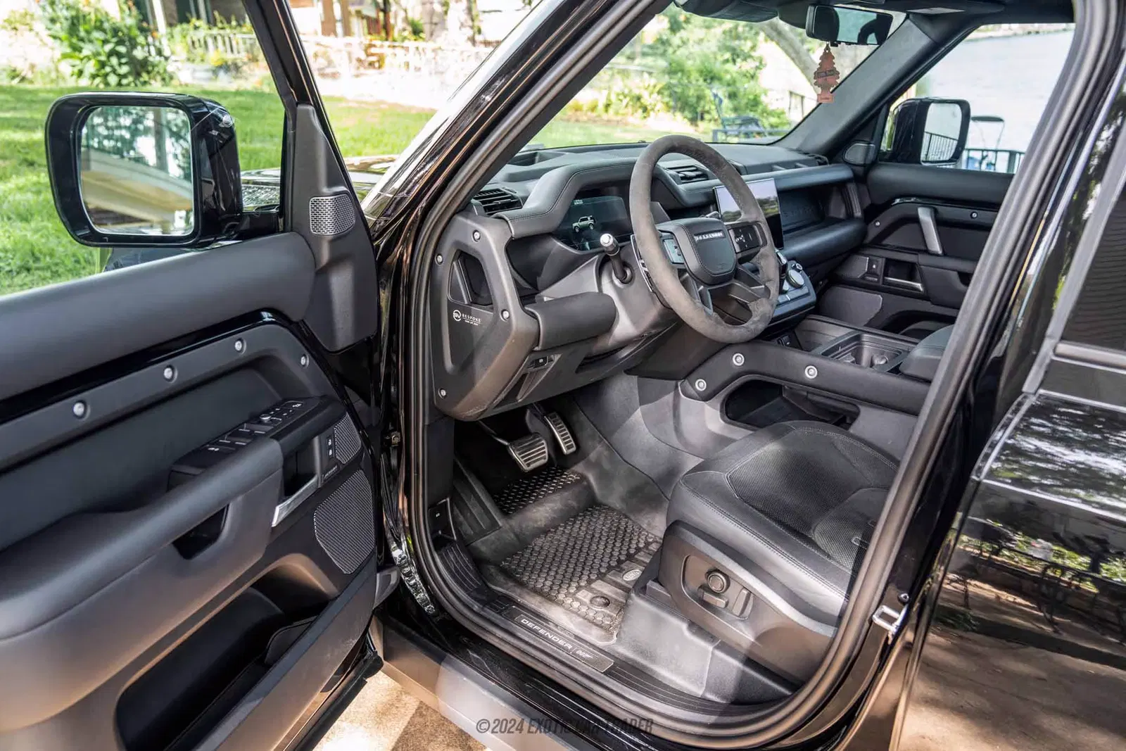 2022 Land Rover Defender 110 110 V8 Bond Edition