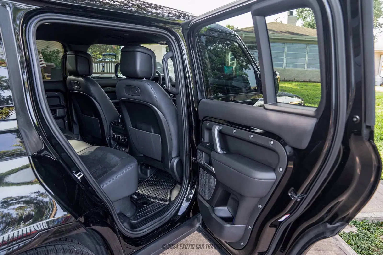 2022 Land Rover Defender 110 110 V8 Bond Edition
