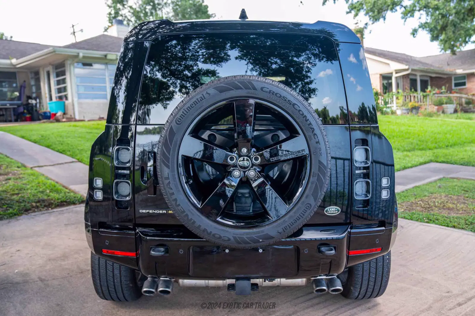 2022 Land Rover Defender 110 110 V8 Bond Edition