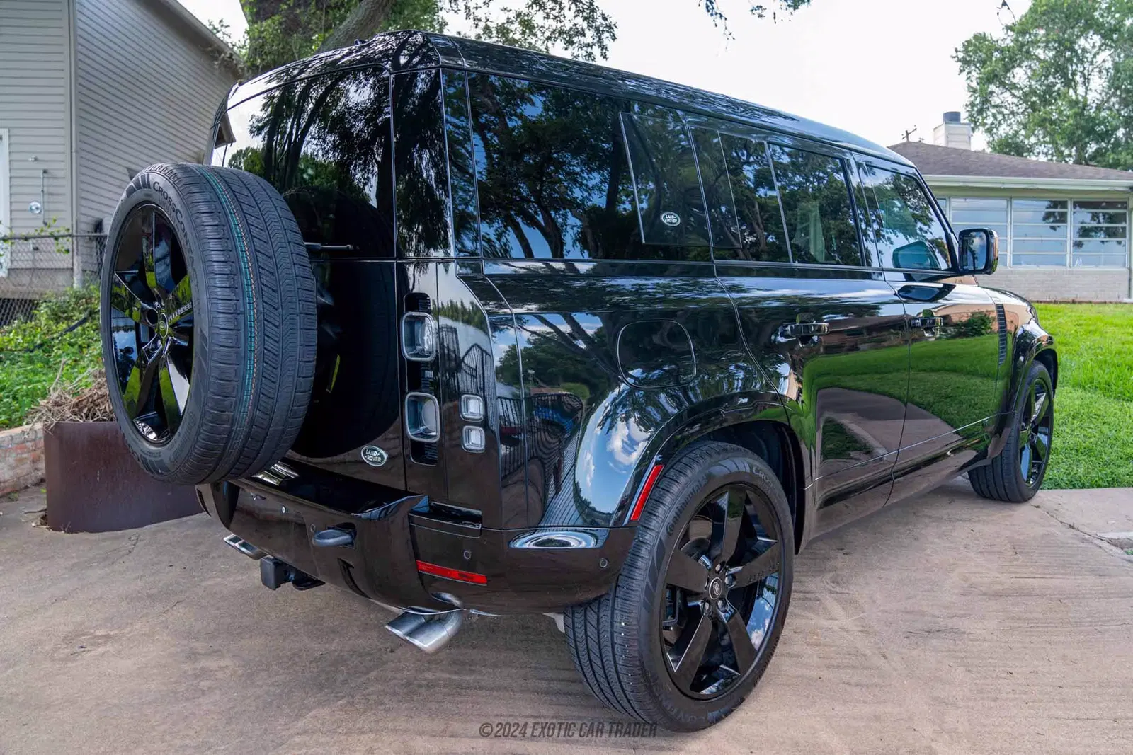 2022 Land Rover Defender 110 110 V8 Bond Edition