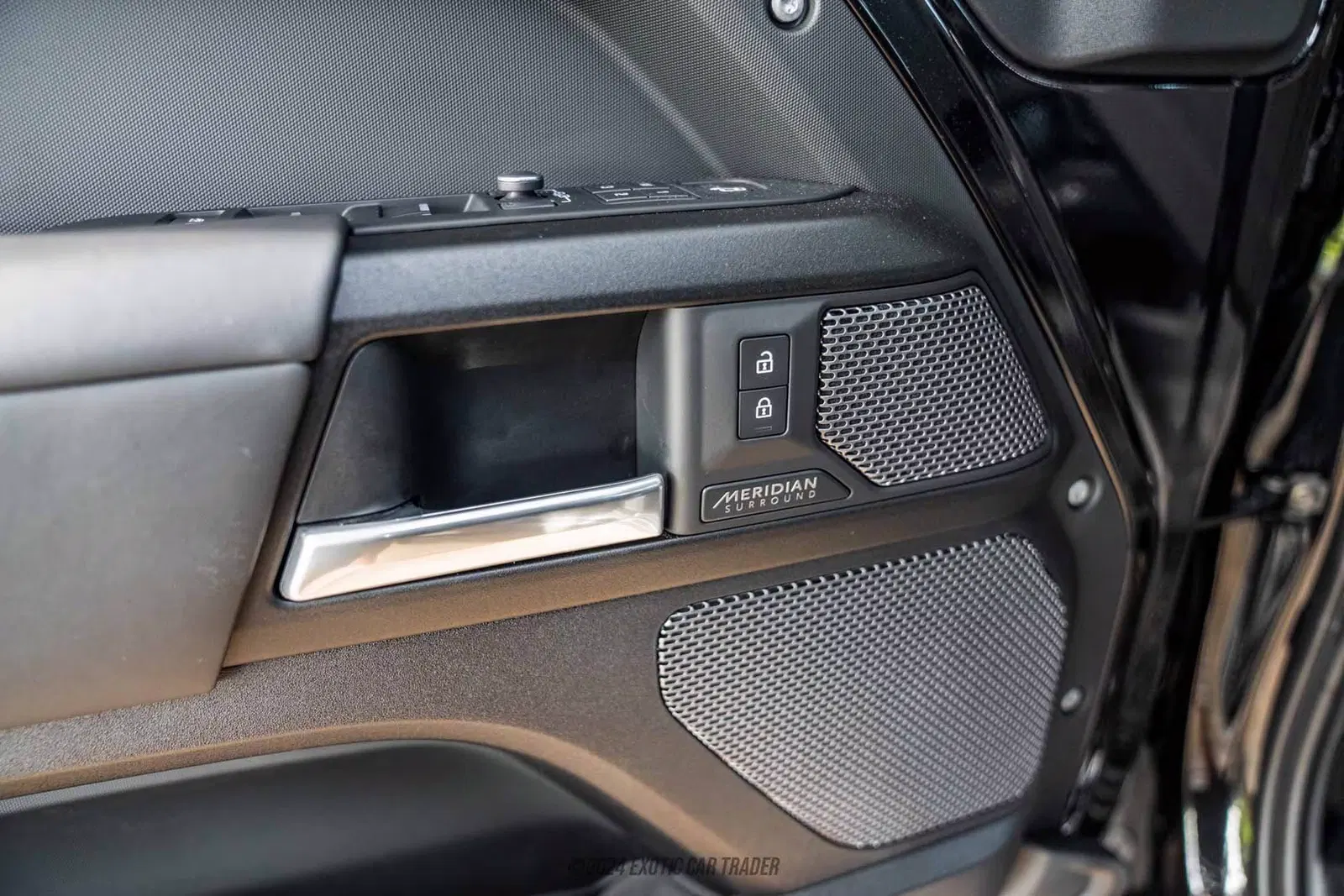 2022 Land Rover Defender 110 110 V8 Bond Edition