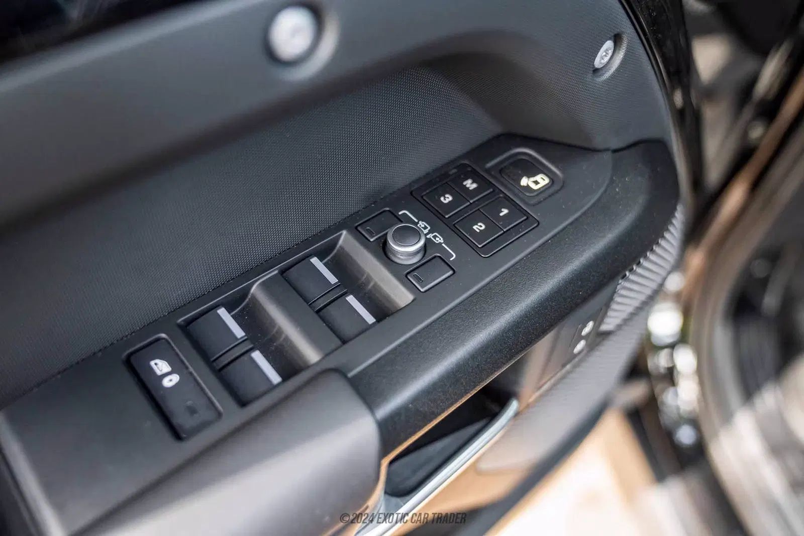 2022 Land Rover Defender 110 110 V8 Bond Edition