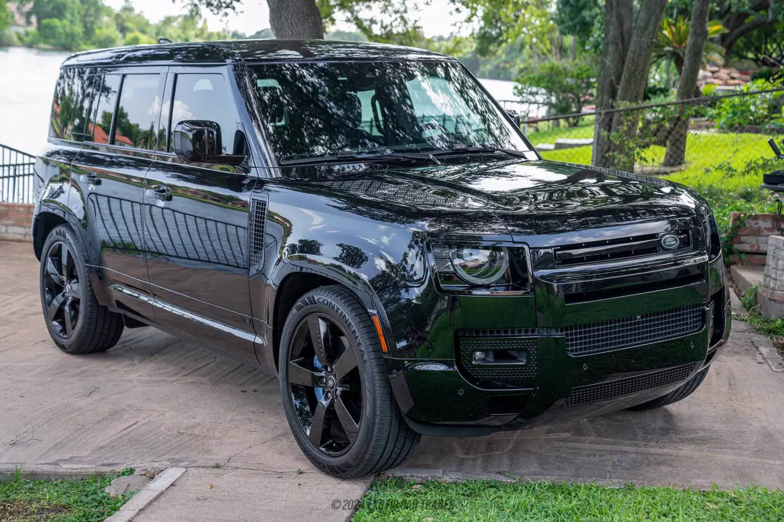 2022 Land Rover Defender 110 110 V8 Bond Edition