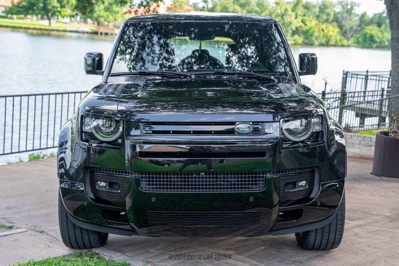 2022 Land Rover Defender 110 110 V8 Bond Edition