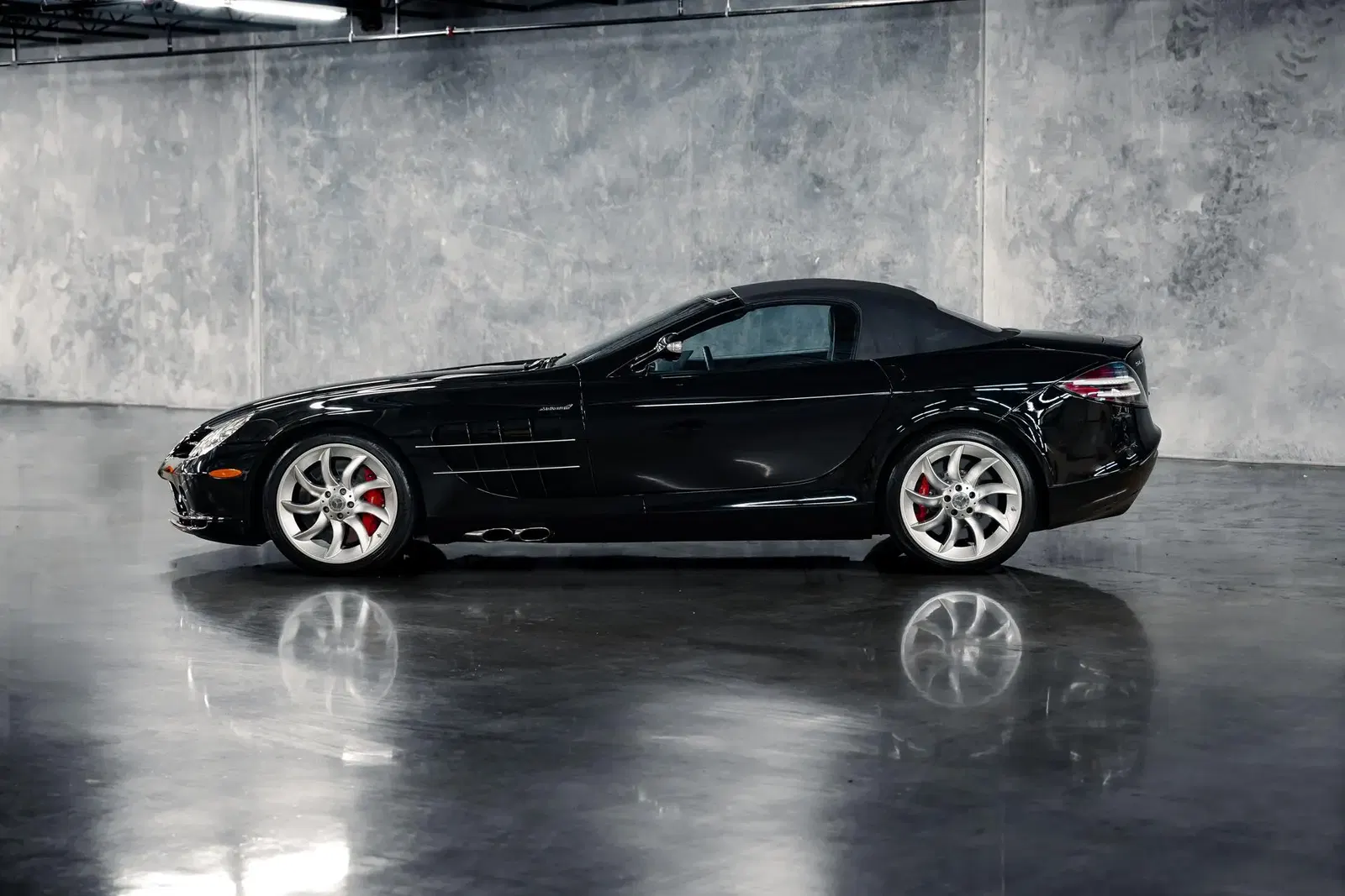 11k-Mile 2008 Mercedes-Benz SLR McLaren Roadster