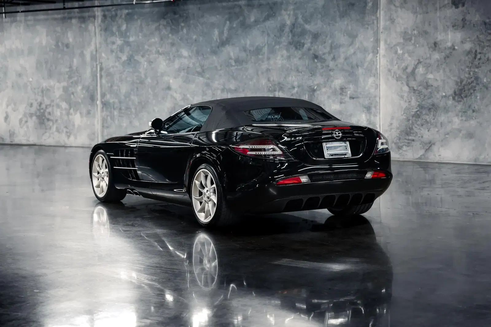 11k-Mile 2008 Mercedes-Benz SLR McLaren Roadster