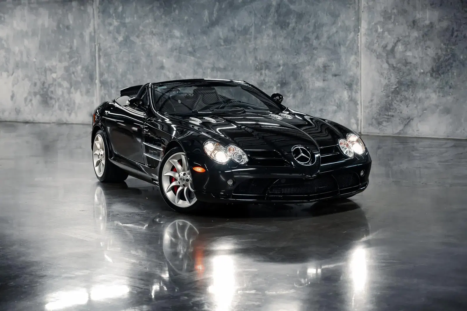 11k-Mile 2008 Mercedes-Benz SLR McLaren Roadster