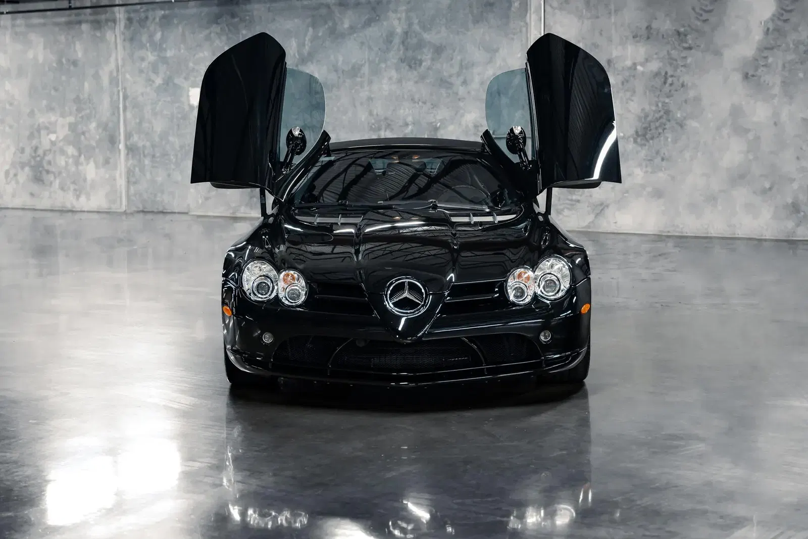 11k-Mile 2008 Mercedes-Benz SLR McLaren Roadster