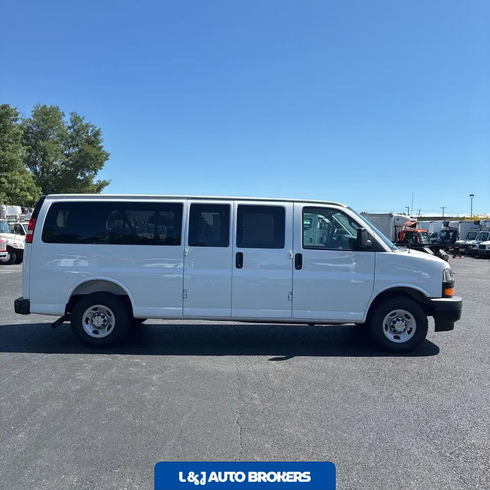 2025 Chevrolet Express LS 3500