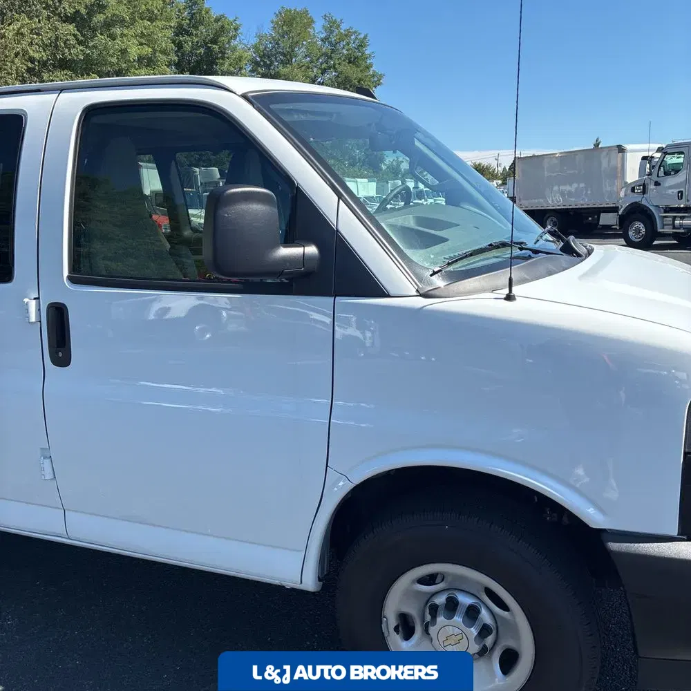 2025 Chevrolet Express LS 3500