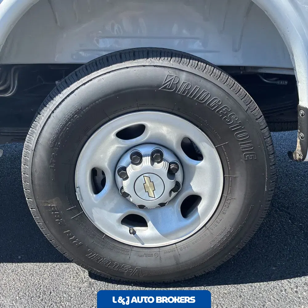 2025 Chevrolet Express LS 3500