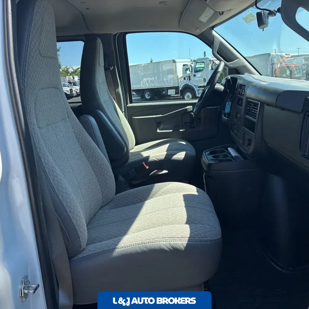 2025 Chevrolet Express LS 3500