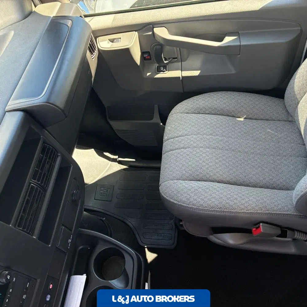 2025 Chevrolet Express LS 3500