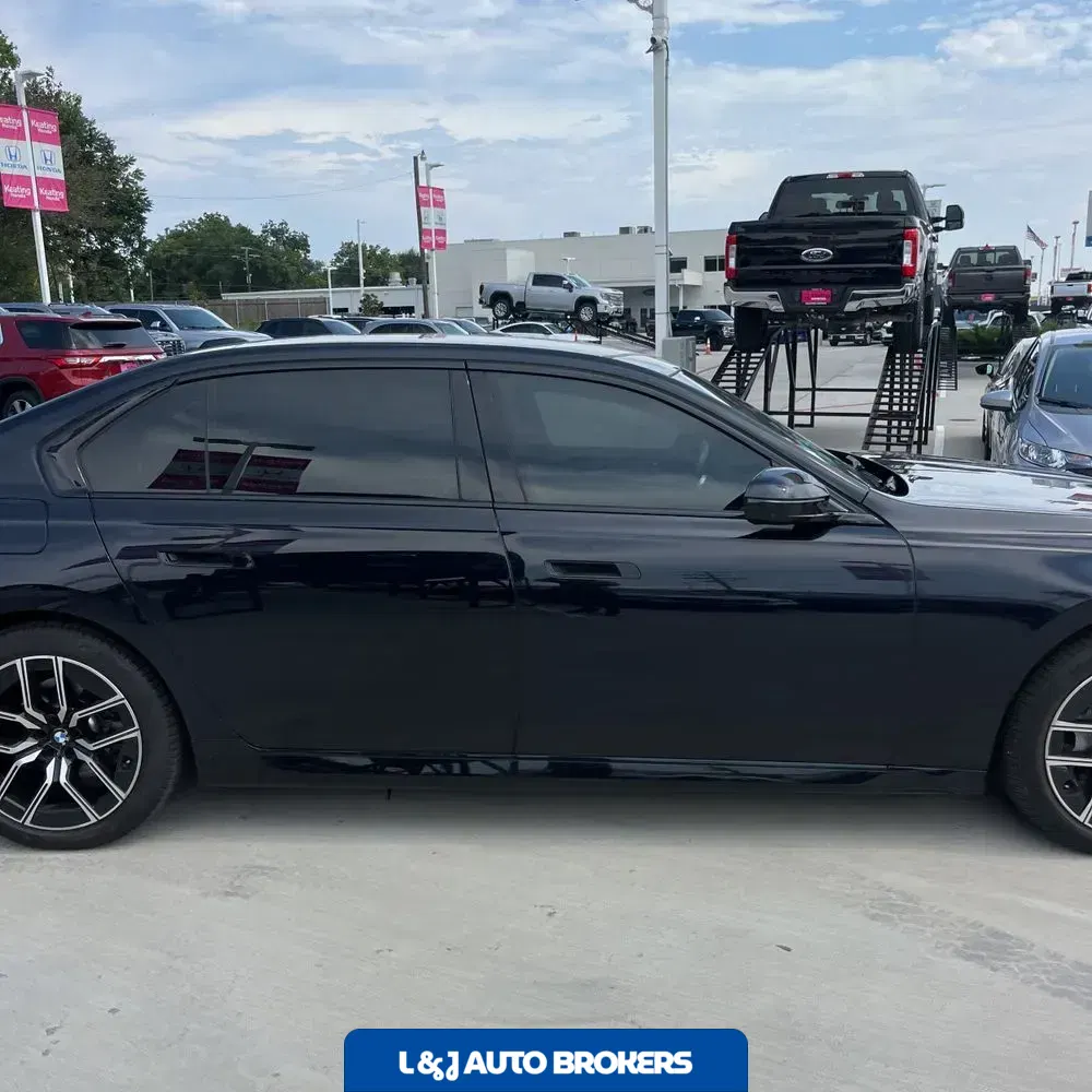 2024 BMW 7-Series 740i