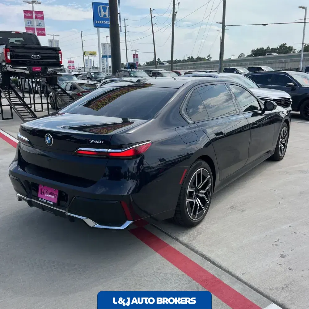 2024 BMW 7-Series 740i