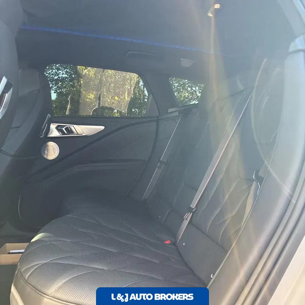 2023 BMW XM Base
