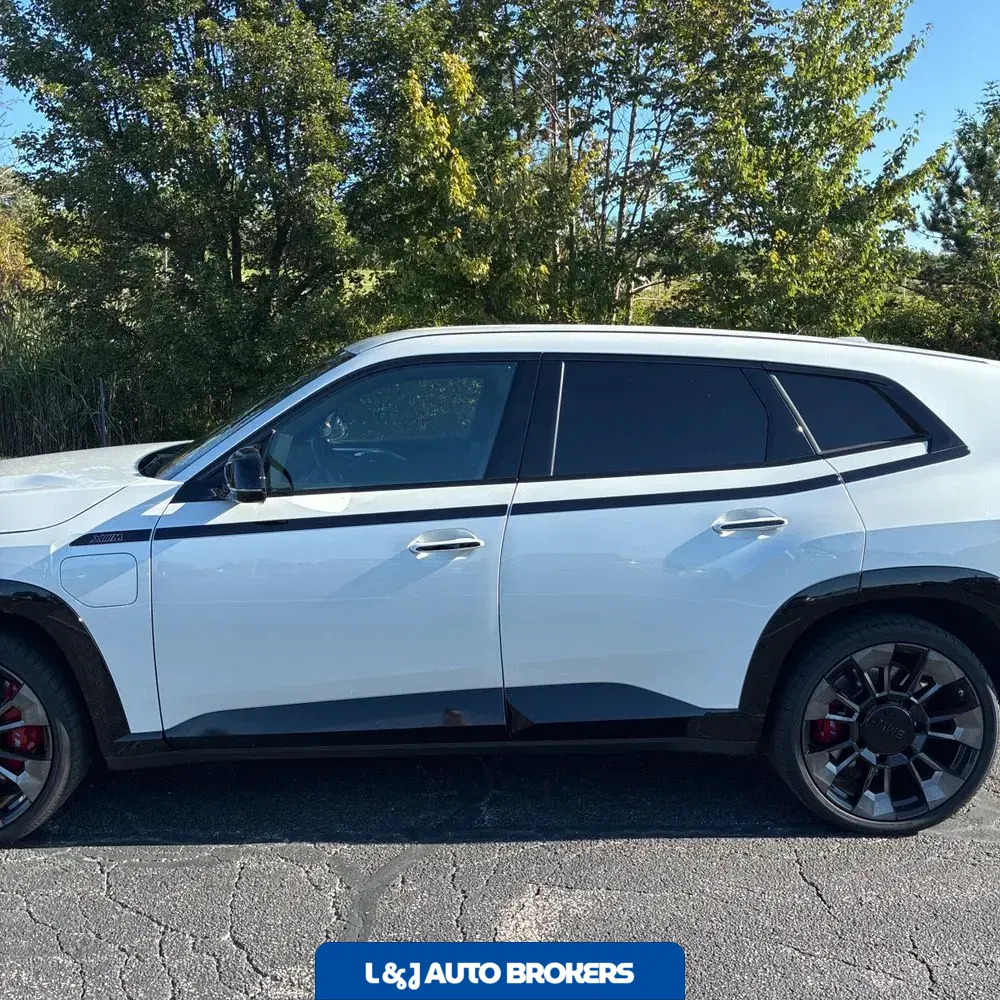2023 BMW XM Base