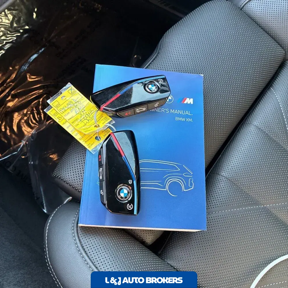 2023 BMW XM Base