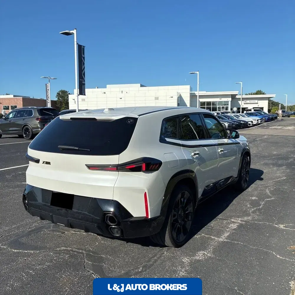 2023 BMW XM Base