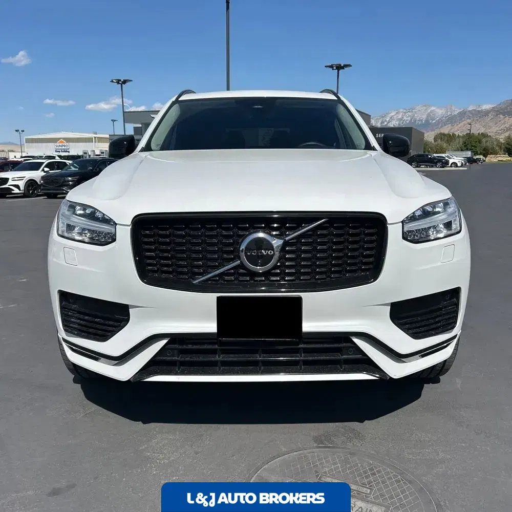 2023 Volvo XC90 T8 - Plus
