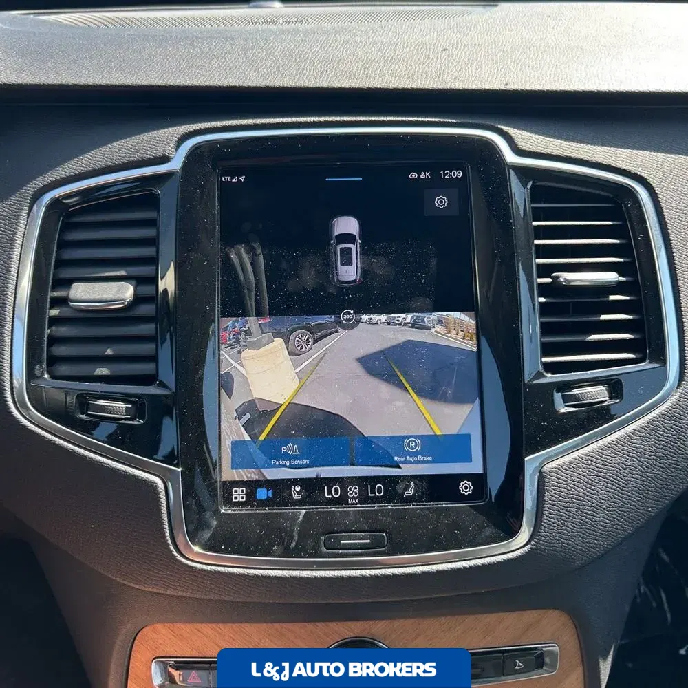 2023 Volvo XC90 T8 - Plus