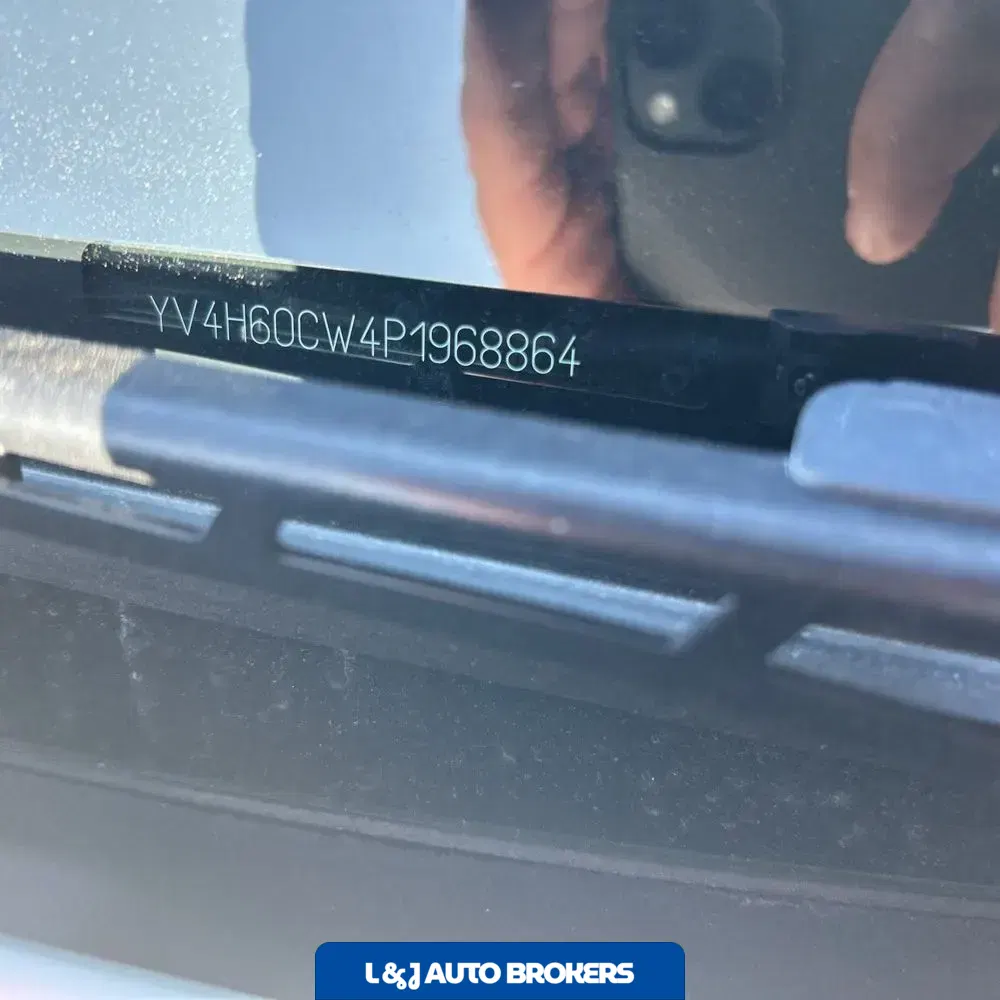 2023 Volvo XC90 T8 - Plus