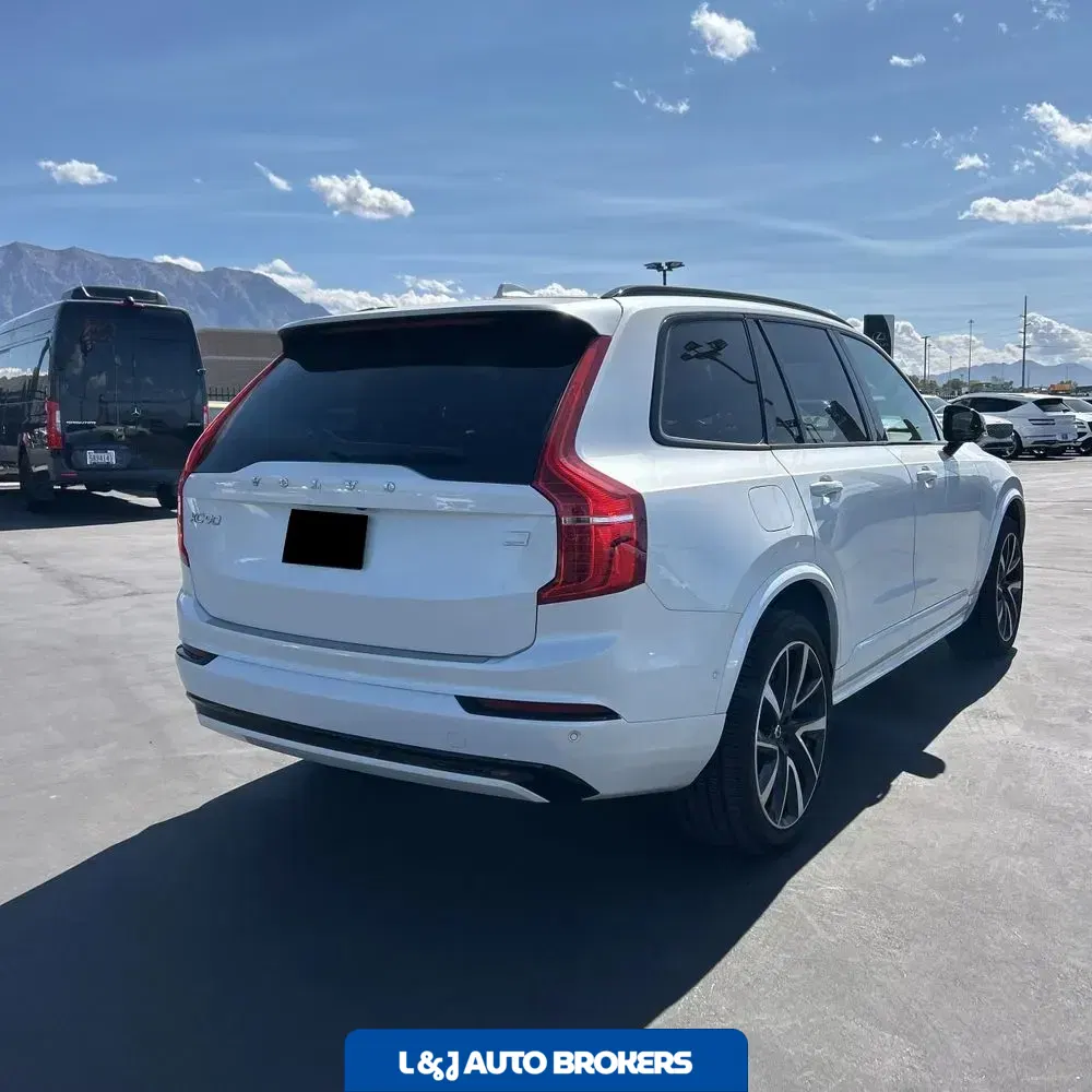 2023 Volvo XC90 T8 - Plus
