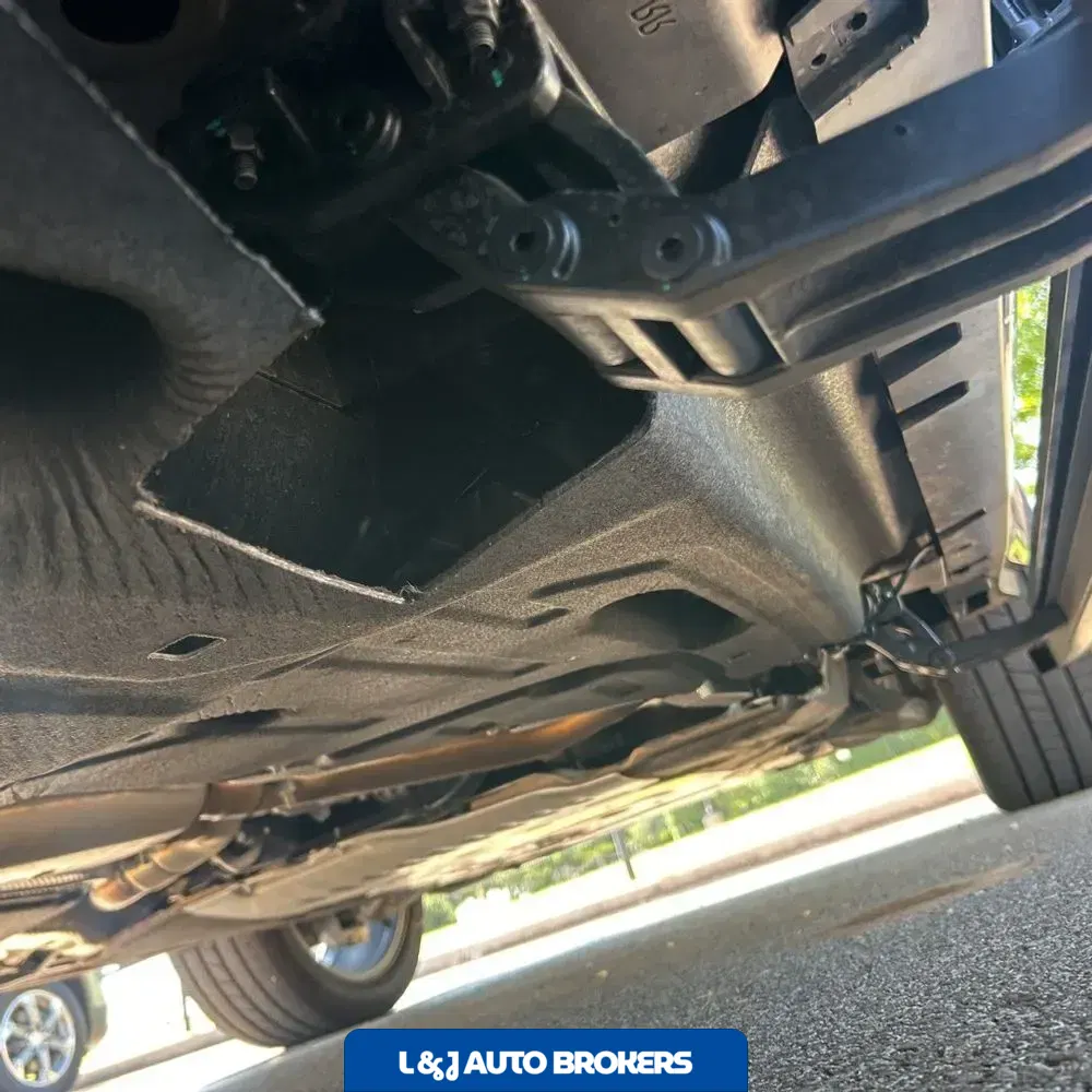 2025 Land Rover Defender 130 V8 P500